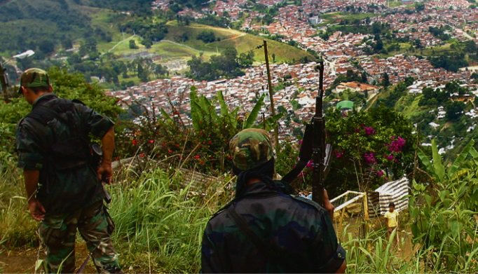 #UdeANoticias | 👉Investigadores #UdeA recurrieron a la física estadística y a la cuántica para explicar cómo fue la dinámica de tres bloques paramilitares en Medellín. 😲¿Qué se encontró? Lee la nota: goo.gl/taCrW2
#PeriódicoAlmaMáter 💚