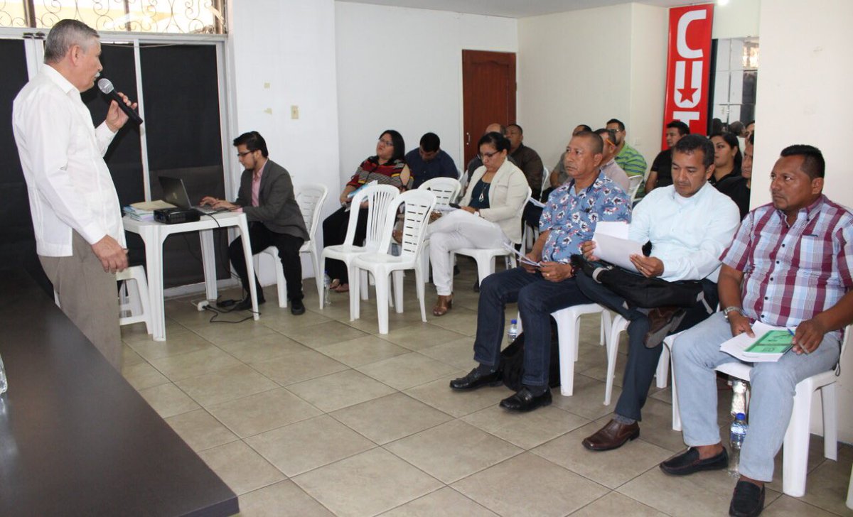 En la #CUT iniciamos la escuela de formación sindical porque estamos convencidos que la preparación sindical es pieza clave para que en nuestro país se desarrolle una verdadera fuerza gremial que impulse los derechos de la clase trabajadora.|#EscuelaSindical