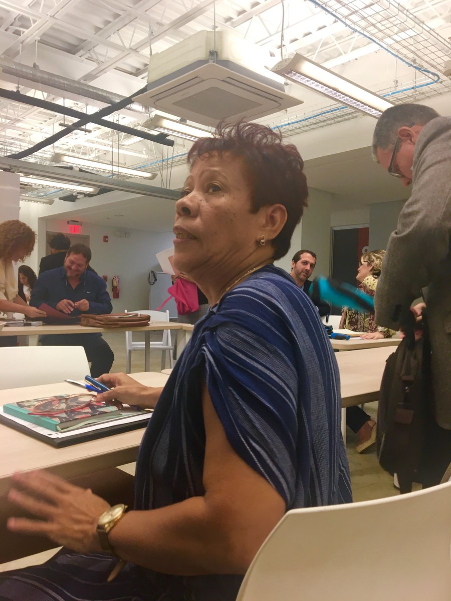 Filantropia_pr's tweet photo. Socorro Rivera Rosa, directora ejecutiva de La Fondita de Jesús, comparte con líderes de 14 organizaciones sin fines de lucro como crear y manejar un fondo de reserva.
#RedFundacionesPuertoRico #PECES #Andanza #BetaLocal #CasaPueblo #Crearte #MAC #NuestraEscuela #Escape #INE https://t.co/HkJxPVwbzi