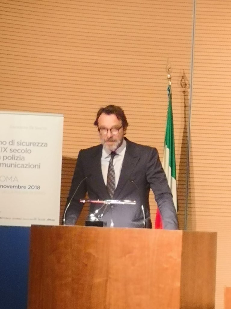 COISPpolizia's tweet photo. L’attore Alessandro Preziosi al convegno organizzato dal #COISP in collaborazione con la Fondazione De Sanctis “Dal bisogno di Sicurezza del XIX secolo alla #Polizia delle Comunicazioni” https://t.co/O9YfQH3Nue