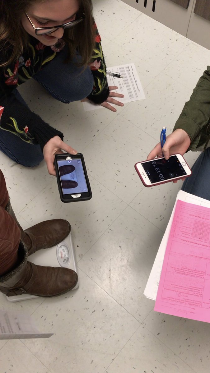 RiceLCHS's tweet photo. We had class in the elevator today, figured out the acceleration of the LCHS elevator by measuring the force of our apparent weight. #APPHYS https://t.co/sNAZlvUkHY