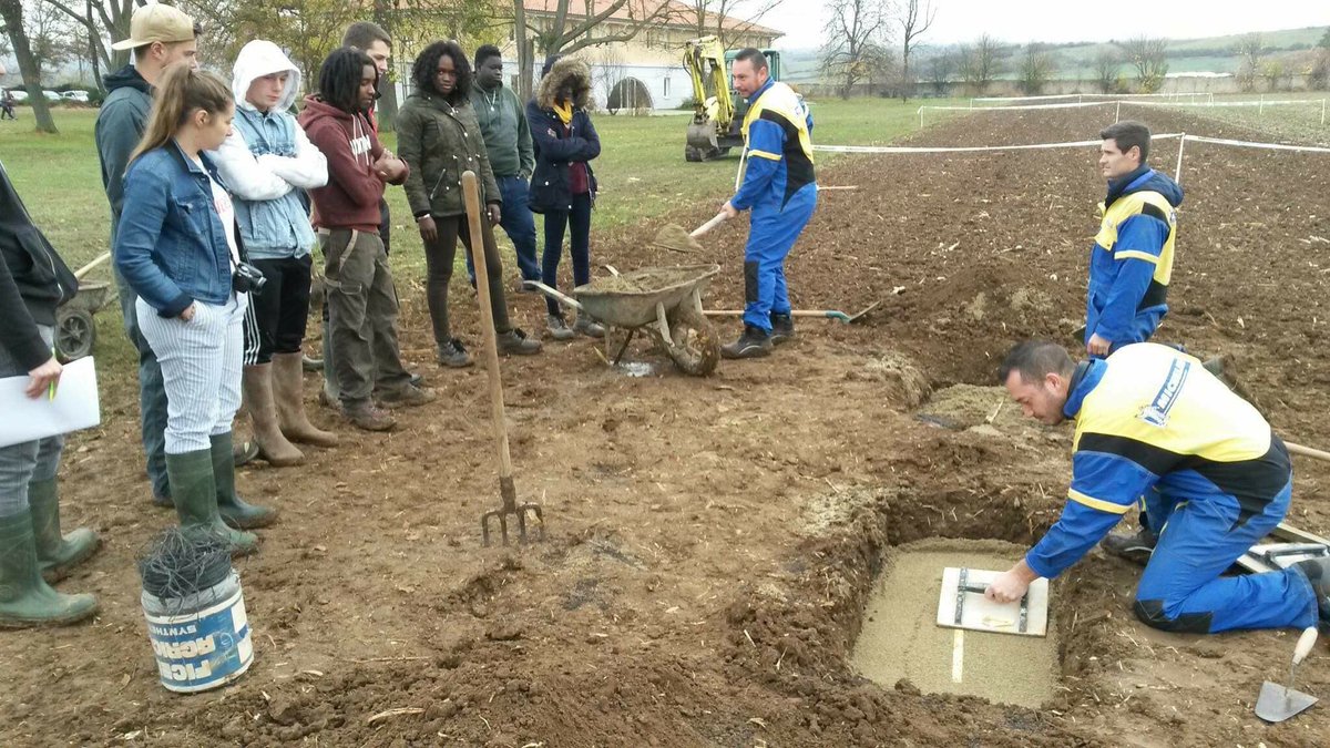 Compaction des sols et solutions pneumatiques . Ce sont les thèmes qui seront abordés le 14/11 au lycée #agricole de Breuil-sur-Couze à partir de 9h . L’équipe @MichelinAgriFR vous attend ! #puydedome #AuvergneRhoneAlpes <a href="/MaxChampopro/">Champommier</a>