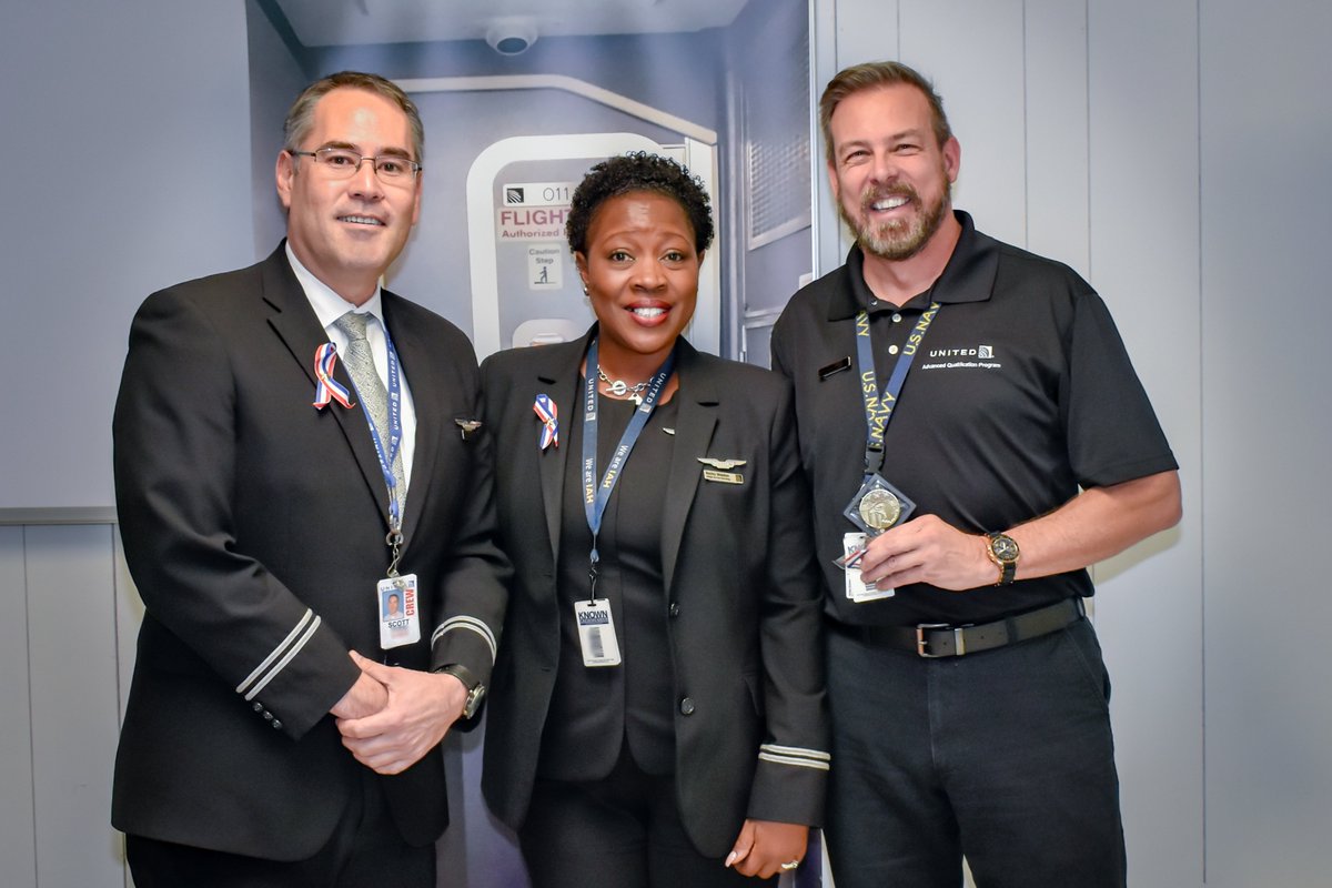 UAIAHIT's tweet photo. This week, Houston Inflight Training Center held a ceremony to honor all veterans.  Former Navy Captain David Burr handed out honorary coins to those who've served. #BeingUnited #WeAreUnited #UAIFSTC #UAIF #VeteransDay https://t.co/nXT82YNMJ5