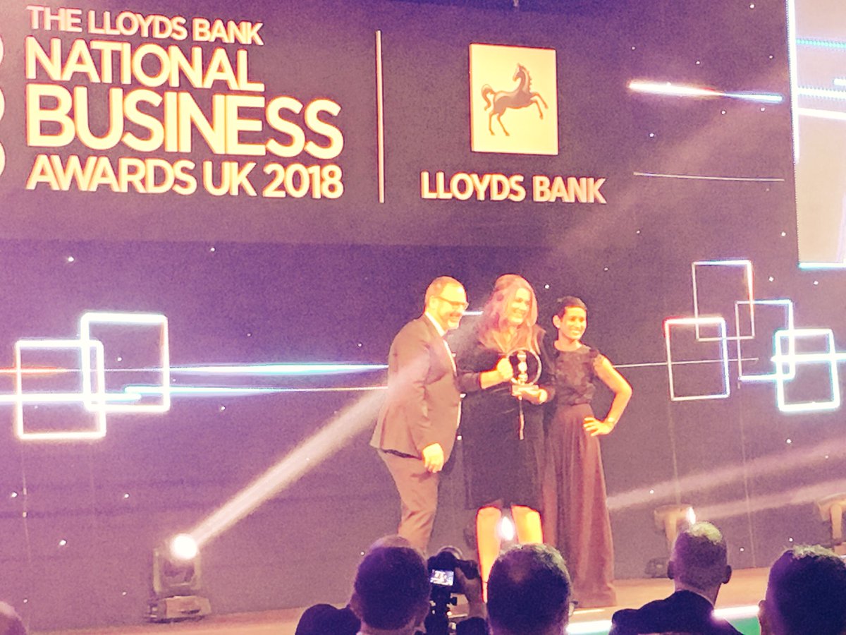 And the winner of the <a href="/Experian_UK/">Experian_UK</a> ‘Data Excellence’ award is <a href="/ClevelandPolice/">Cleveland Police</a> #BusinessAwards18 @businessawards