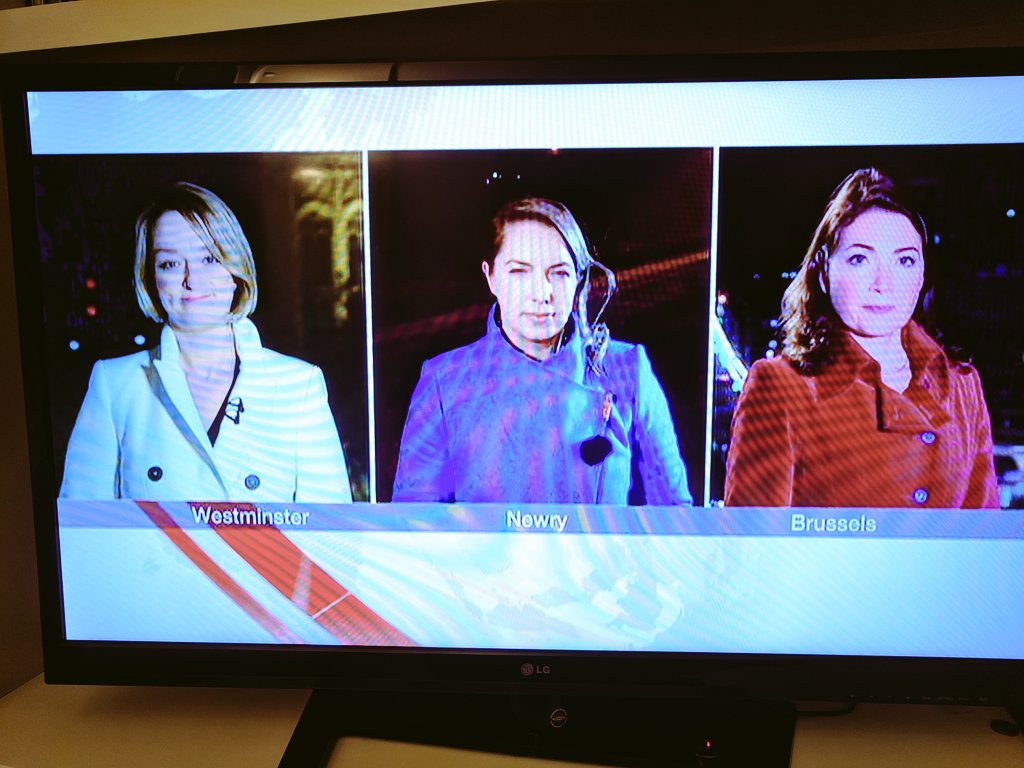 Tom_Clarke's tweet photo. So is this the "red, white and blue Brexit"? @bbclaurak @BBCkatyaadler #Brexitcast https://t.co/VPFpGRBSNP