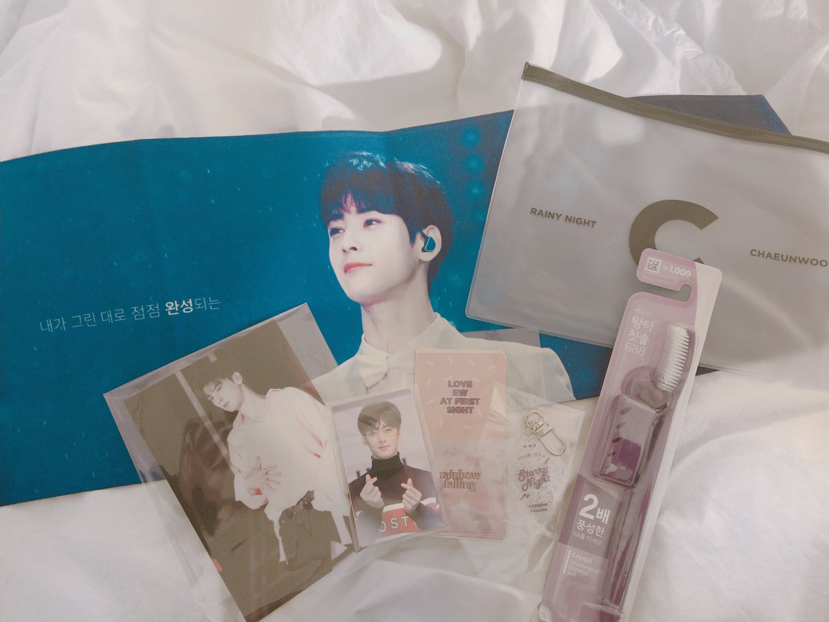 6yyangs's tweet photo. thank you so much @pluiedeargent for the beautiful slogan & goods and to @ASTRO_USA_ for hosting the group order!
β¨ #astrousaGOproofs https://t.co/RwO8hpAnqh