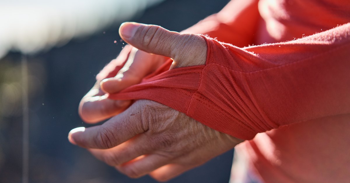 oiselle's tweet photo. Ah. #WazzieWool. A classic. This year, we improved it with an updated cuff and thumbhole design for easier movement: https://t.co/pr1hHeepwl #flystyle #outerwomen https://t.co/OlQR1IBWnR