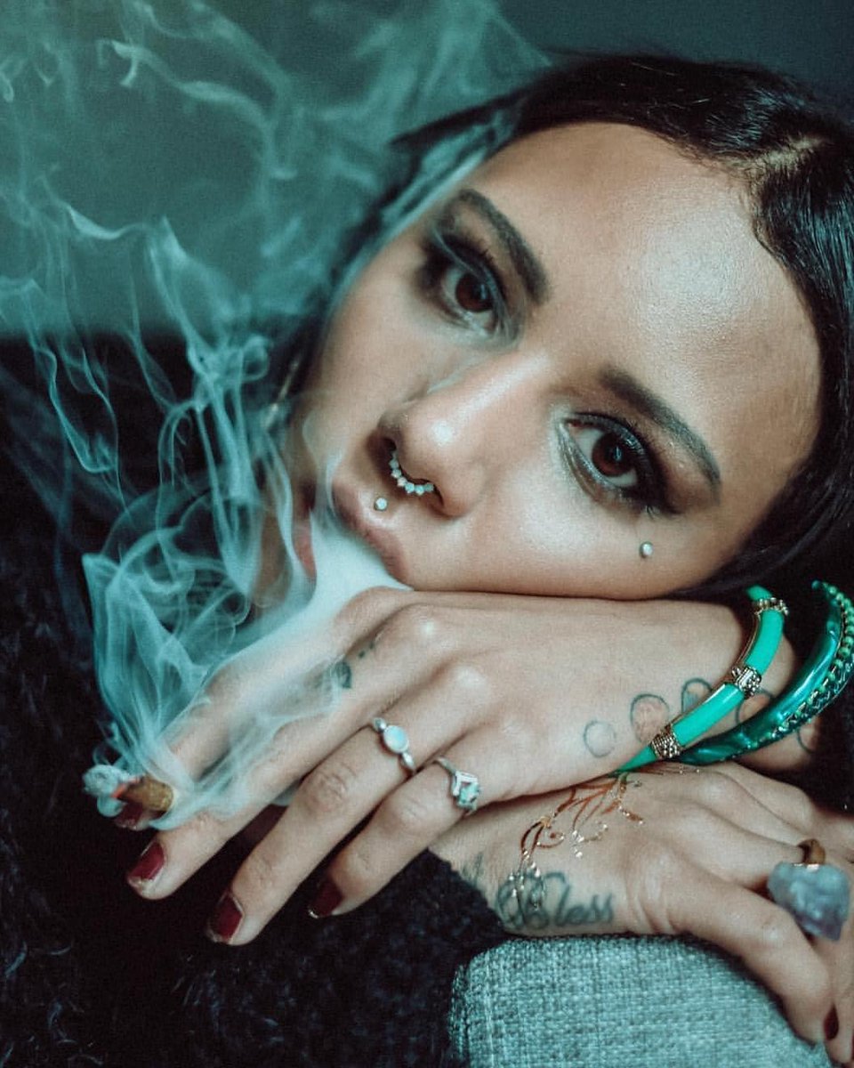 Chronic_Chicks's tweet image. This small chronic break is brought to you by mediiikate
Kate
What you think and feel you bring into form. Where your thought is you are. For you are your consciousness and what you meditate upon you become. ॐ
.
.
.
➡ Use #chronicchicks | #chronicstyle