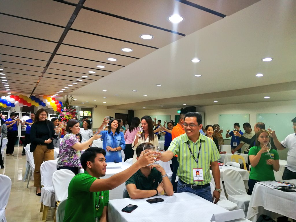 DSWD-STB Division Chief Marilyn Moral leads the ceremonial toast to cap off the #DSWDSTExpo2018. #InnovatingSolutions #DSWDKalingaAtPagmamahal