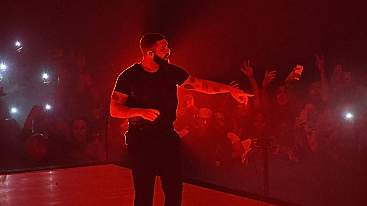 Trespasser falls from balcony during Drake concert in Miami bit.ly/2B53QBz https://t.co/cJP9W3E9De