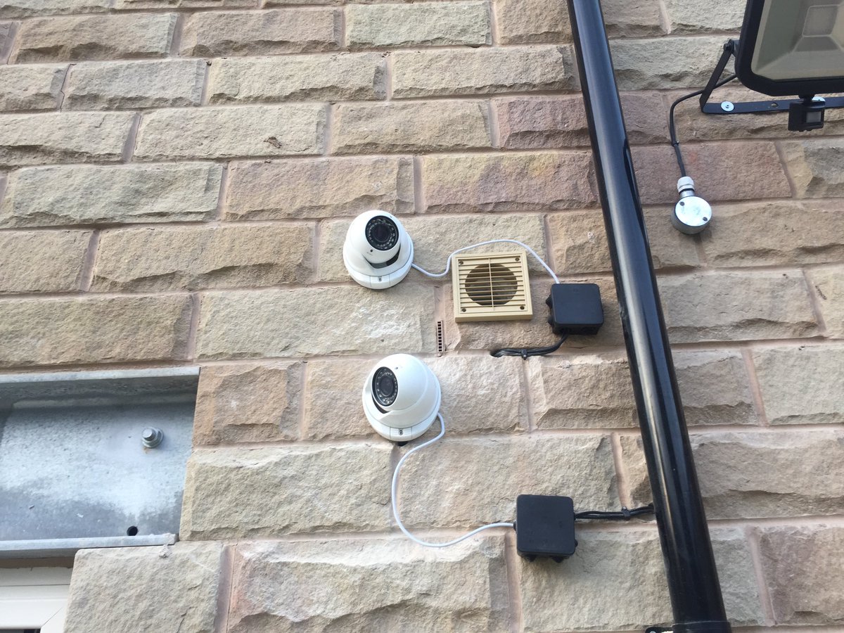 VGSAlarms's tweet photo. 🎉This month special offer🎉

Purchase one of our alarms or CCTV systems and receive a year  FREE Monitoring and your first year Servicing for FREE too! 

Call us today for more information. 
(T&amp;C applies)

📞 0161 507 5353
📧 daniel@vg-solutions.co.uk https://t.co/v2ClwMjRSv