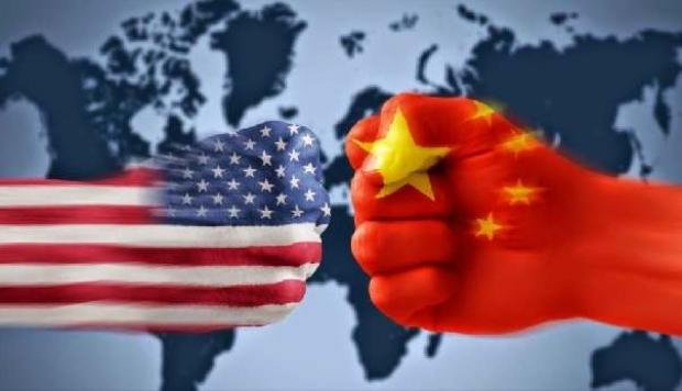 FDS883's tweet photo. ¡Sintonizá @Radio_Sur!

Hoy vamos a estar hablando de la #GuerraComercial entre China y EEUU, con @lucianaghiotto 

¿Por qué sanciones económicas entre los países? ¿Cuál es la relación que entabla China con Nuestra América? ¿Qué es lo que se disputan las dos grandes potencias? https://t.co/7iSmve2AeL