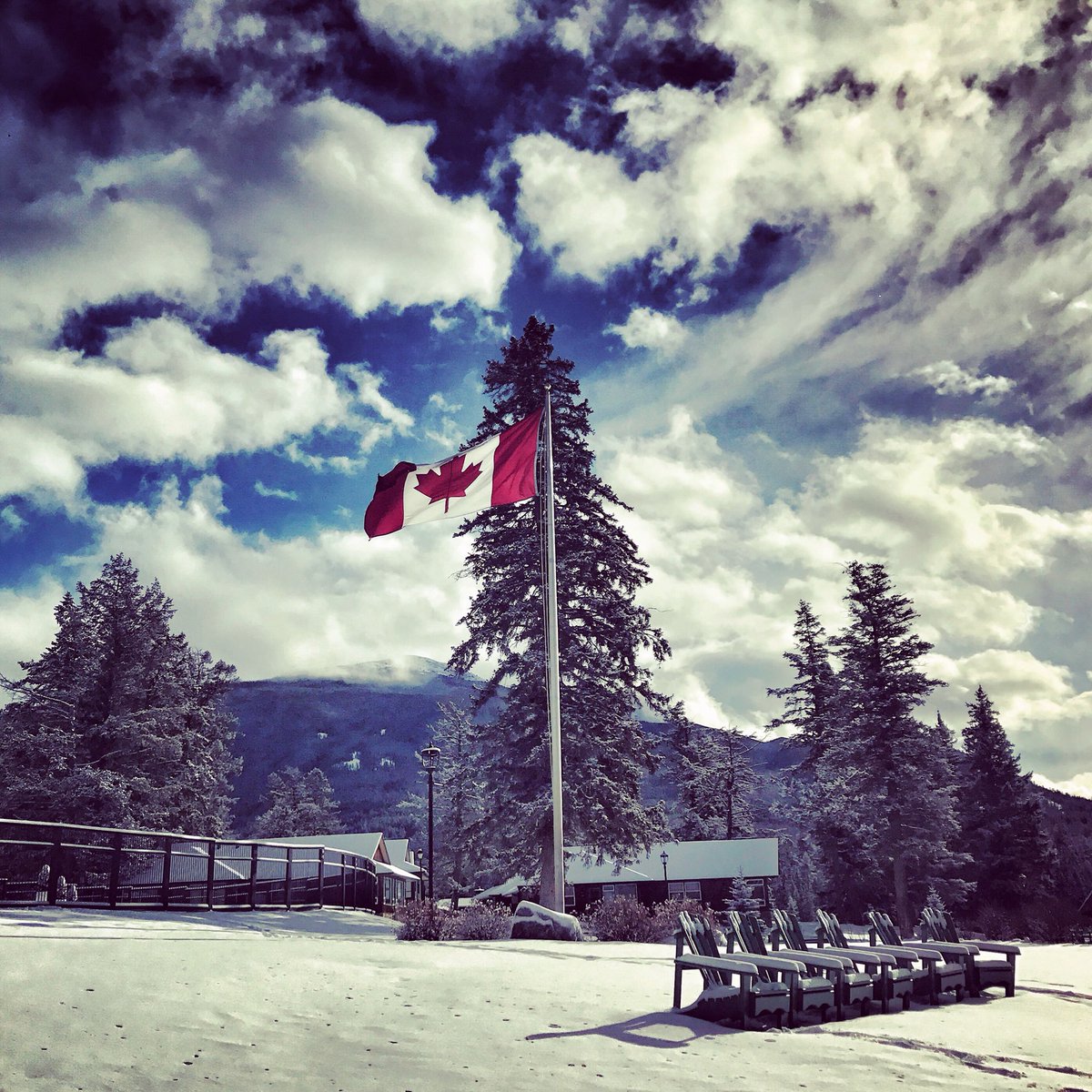 TrueNorthRocks's tweet image. Winter in Canada 💪🏼💪🏼 who’s ready for it?? #welovewinter @fairmontjpl
