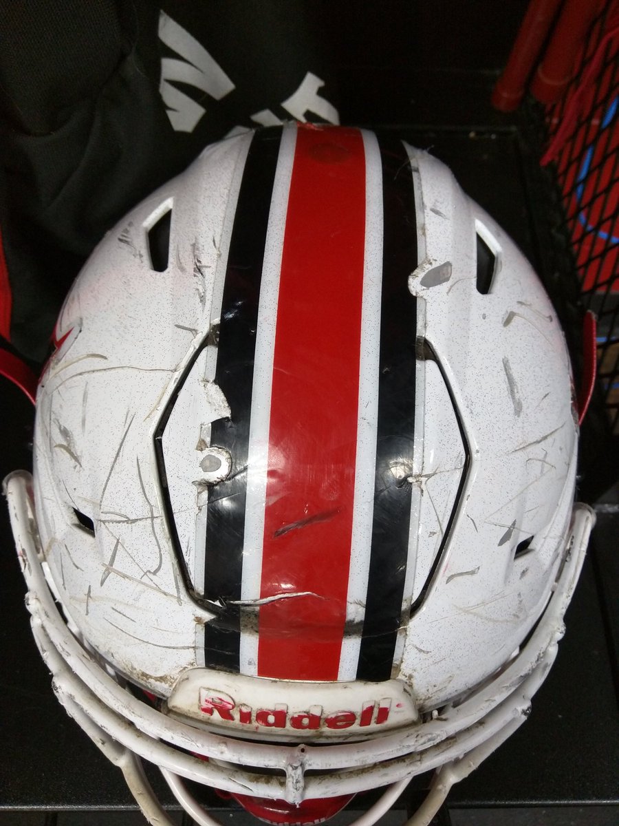 LarryUlmer8's tweet photo. Football is not a contact sport. It’s a collision sport. Dancing is a good example of a contact sport.
-Duffy Daugherty
@nate_ulmer10 helmet @culmer81 @poteaupiratesfb @mctyre https://t.co/TscS9Sv4K6