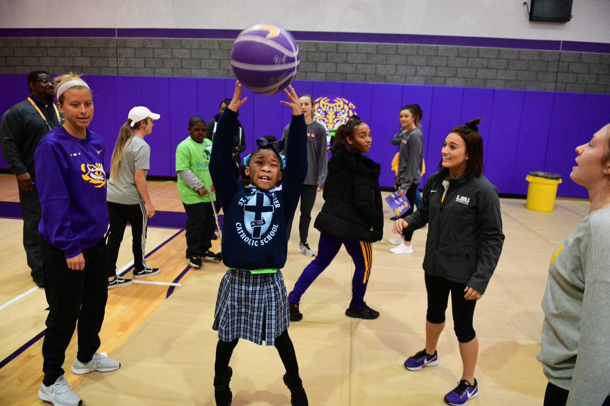 LSUgym's tweet image. Giving back to our friends with the Big Buddy program! 💜