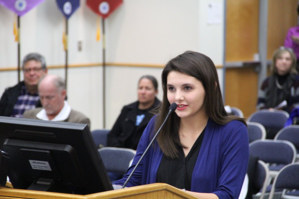 Kaylynn Vale is this evening's student representative from @SamuelClemensHS at the Board of Trustees meeting. #TraitsOfAGraduate #SkilledCommunicator #FutureReady