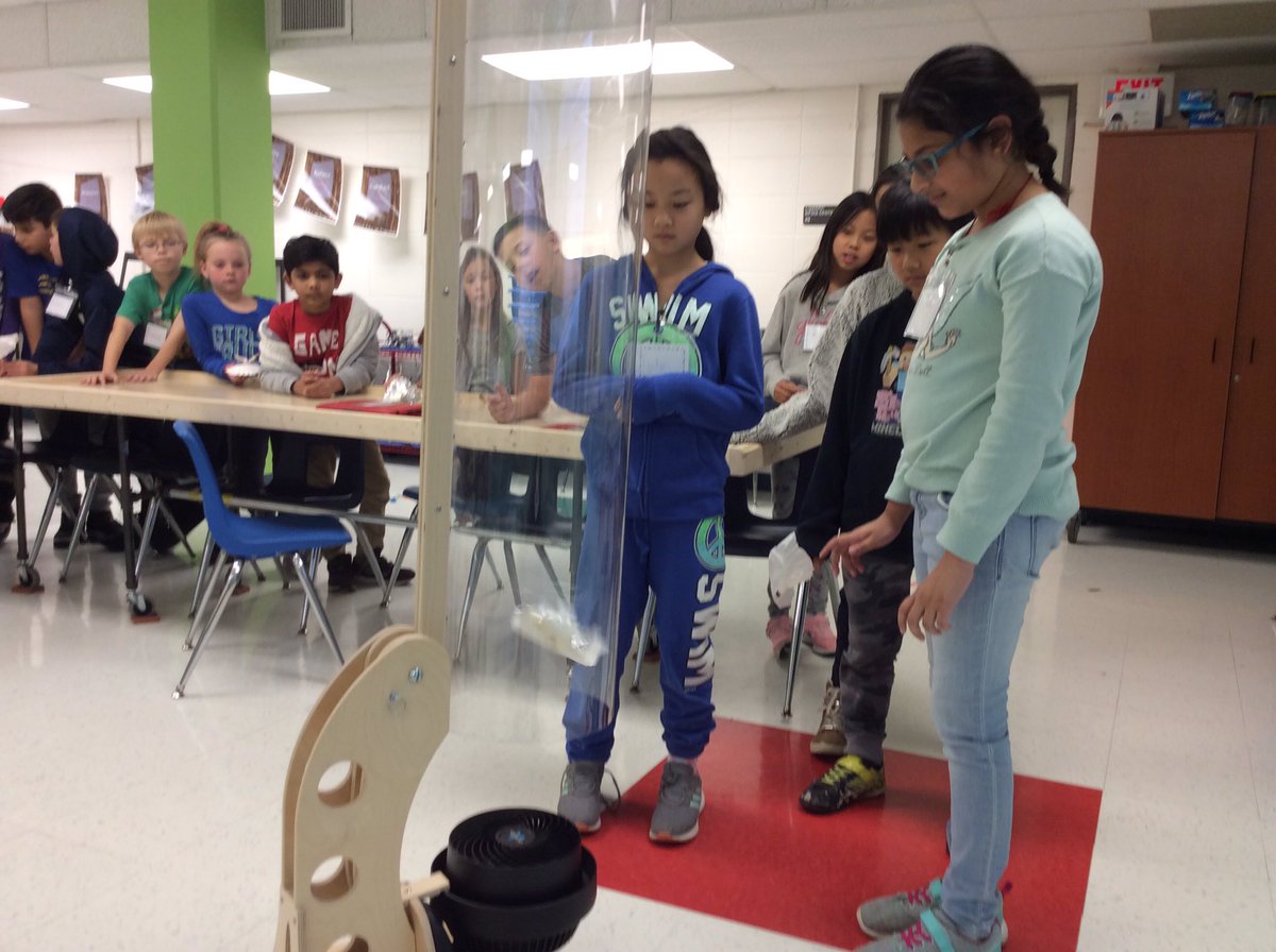 MrsChangGrove's tweet image. In today’s Drone Challenge, engineers designed, built, &amp;amp; tested their prototypes to iterate &amp;amp; improve their designs. We had amazing iterations that led to successes! #STEM #EngineersAtWork @mrwager220 @GroveAve220