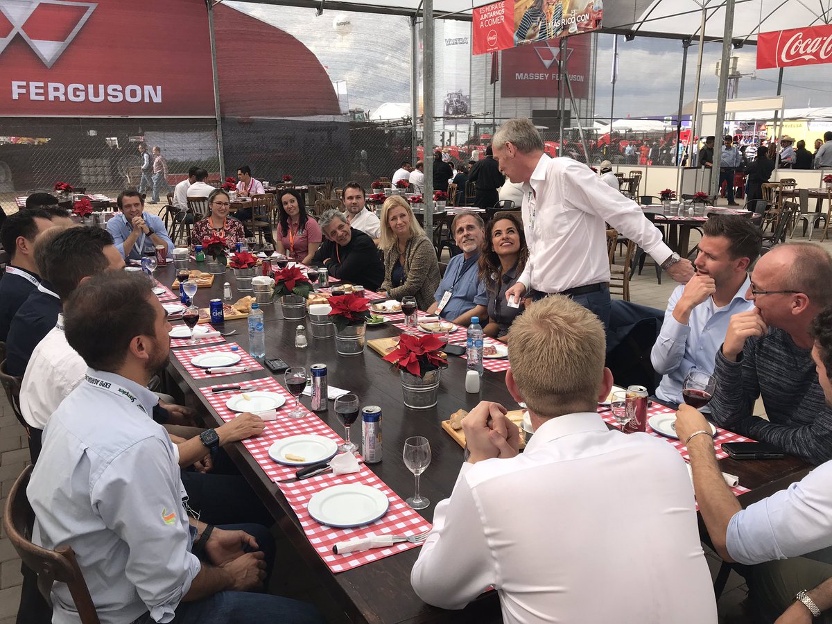 VIP lunch with the participating companies of our seminar, AMHPAC, HortiConnect and others. Meet the Dutch 🇳🇱 (32 stands) Irapuato, Mexico 🇲🇽#DelSurcoalPlato <a href="/NLinMexico/">Embajada Países Bajos MX 🇳🇱🇲🇽</a> <a href="/expoagro_gto/">Expo AgroAlimentaria Guanajuato</a> <a href="/AgroBericht/">AgroberichtenBuitenland</a>