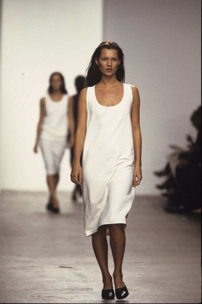 PetiteAnge🦋 в Twitter: „The Calvin Klein slip dress, most popular dress of the 90s it became Kate Moss' staple piece. (Inspired by the 1920s)Klein was a minimalist and therefore kept the slip PetiteAnge🦋 в Twitter: „The Calvin Klein slip dress, most popular dress of the 90s it became Kate Moss' staple piece. (Inspired by the 1920s)Klein was a minimalist and therefore kept the slip