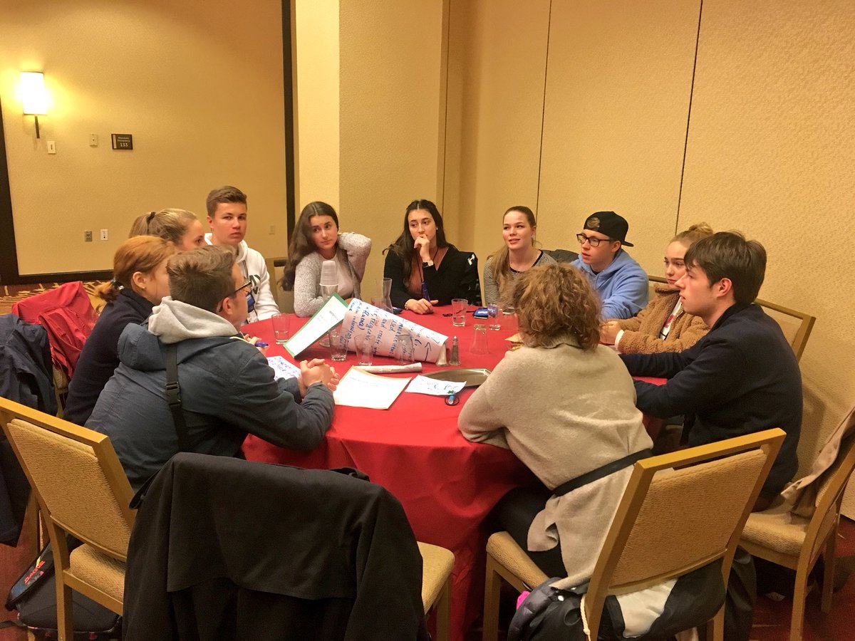 Combating plastic usage with this great <a href="/CBYXPPP/">CBYX</a> group during #CivEdWeek grassroots tonight ♻️