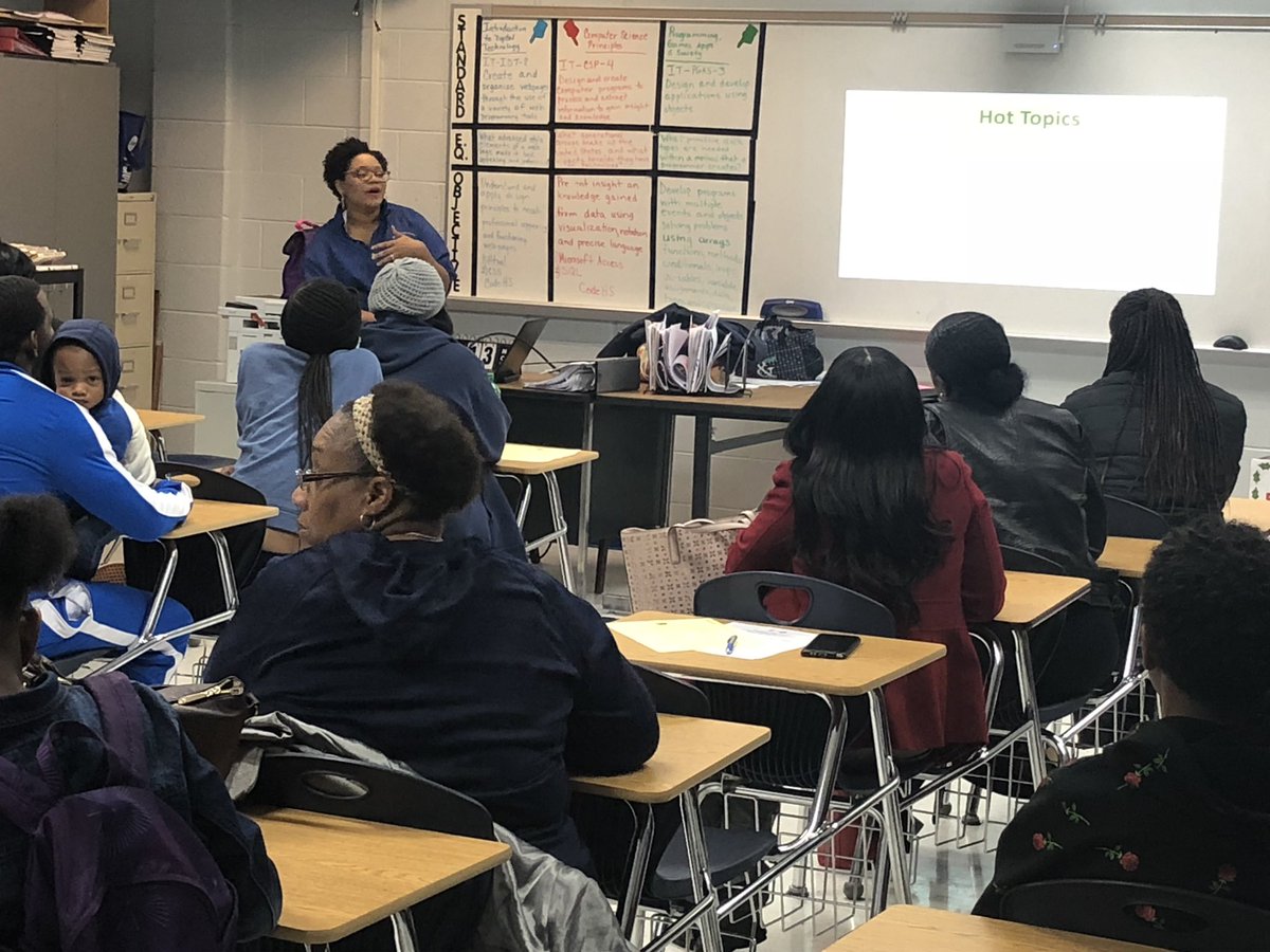 brianking105's tweet photo. We had a great turnout for our EOC Parent Night. A special thanks to all of the teachers that participated as well. Great job @DrTALarry. @westlakelions #ONEWestake https://t.co/IqgH97kbrA