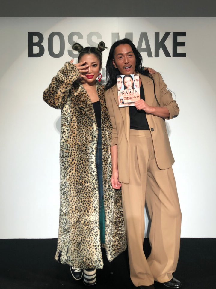 BritneyTOKYO's tweet photo. 昨夜 @junjun393 の新書 #bossmake の出版記念パーティでした👏🏻👏🏻👏🏻 @MacCosmeticsJP の体験ブースやインスタスポットなどなどいっぱいの素敵なパーティだったよ㊗️🍾meも体験ネイルアートブースをやらせてもらいました💅🏻✨ https://t.co/aZjy7wchJM