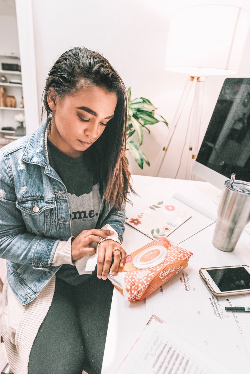 AlitzahStinson's tweet photo. Today and every day, I’m grateful for @kleenex Wet Wipes🙌🏽 #ad I keep these @kleenex Wet Wipes on my desk so I can pull them out when I need to quickly clean off any dirt or germs! https://t.co/UQP1LcWOzL #dontstopdoing #madefordoers https://t.co/ppNS2o04lY