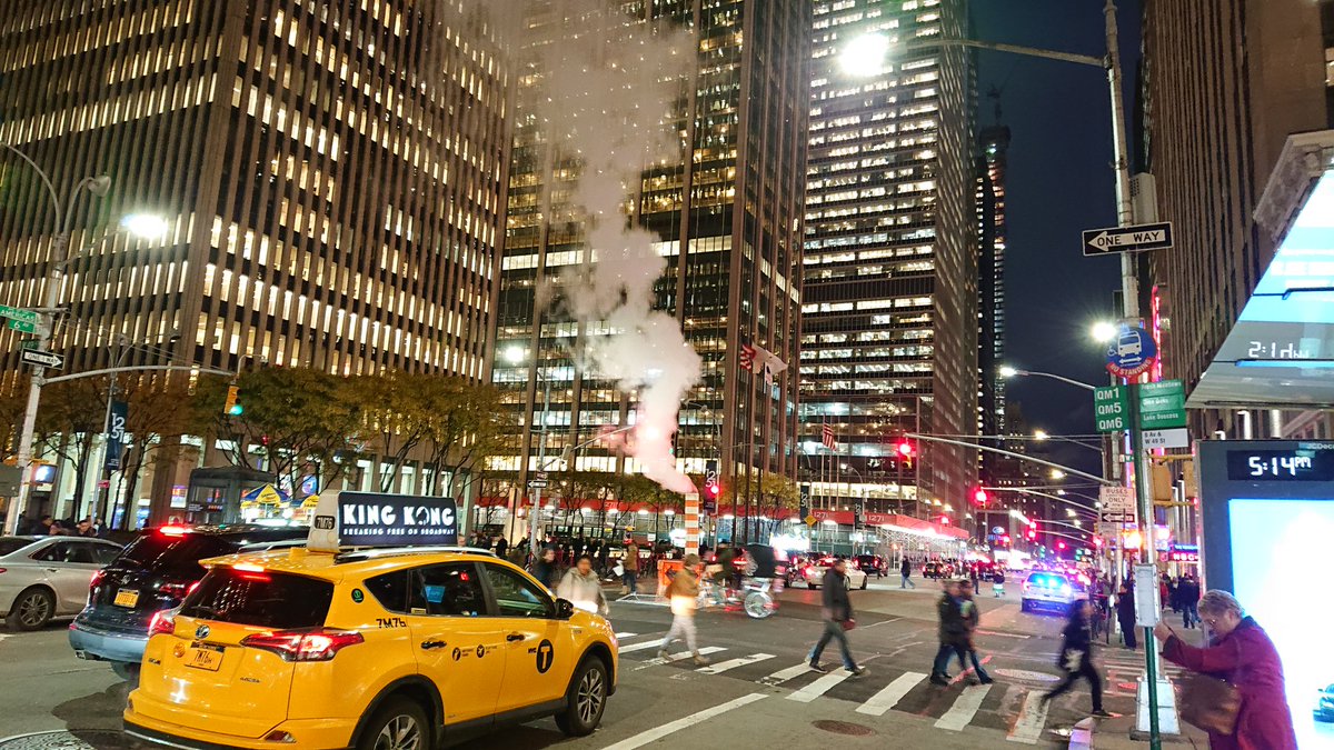 daveypick75's tweet photo. Just like the movies NYC 🗽 https://t.co/dtAZ1Yyxaf