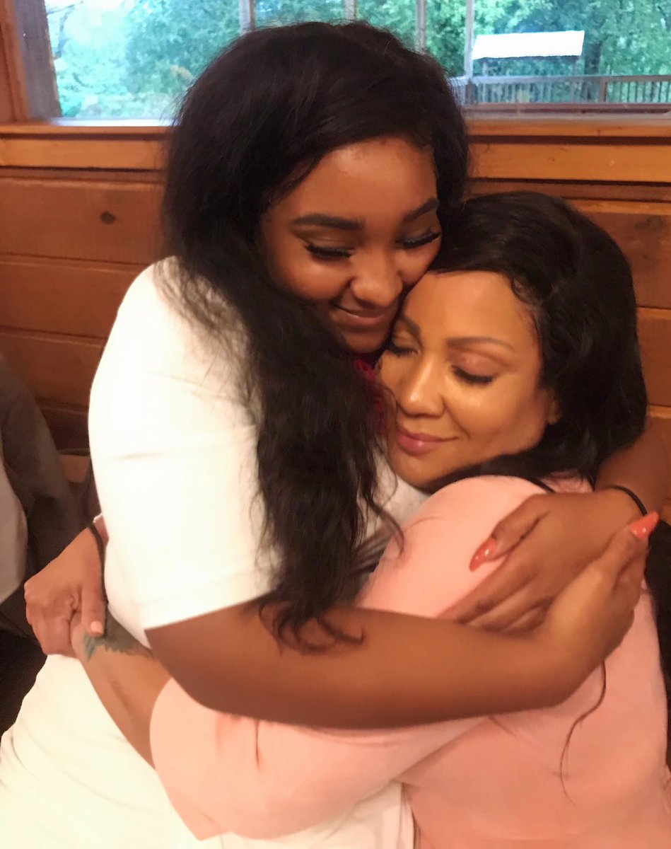 christiantecura's tweet image. God made us mother and daughter. Ethel made us sisters. 💕💚 
#akalegacy #etaepsilon #spring00 #fall18