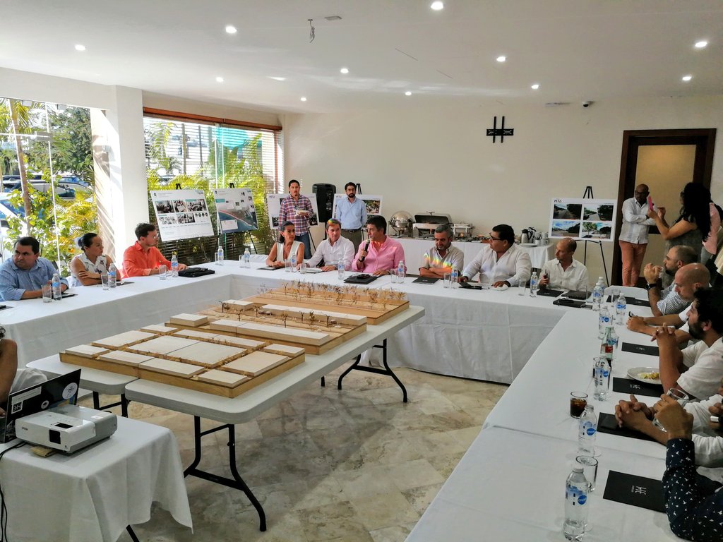 yennylopezqroo's tweet photo. El día de hoy se llevó a cabo la presentación de proyecto de imagen urbana para nuestro bello Tulum con el objetivo de ordenar la movilidad del municipio y promover la sustentabilidad, ésto con el trabajo coordinado entre sociedad y gobierno.
#TulumSustentable
#TulumMágico https://t.co/ZcdEpJoqno