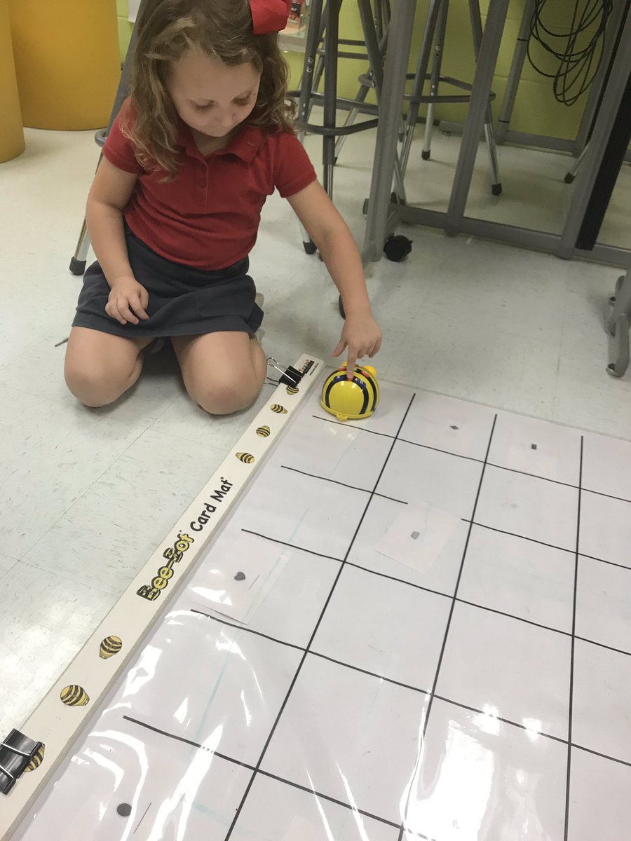 CollierColLABr8's tweet photo. Kindergarteners reviewed shapes using #BeeBot @BeebotCo @MaryBAustin @tcurtisK #AustinInnovators #CodingInElementary https://t.co/ypaEt31Ig9