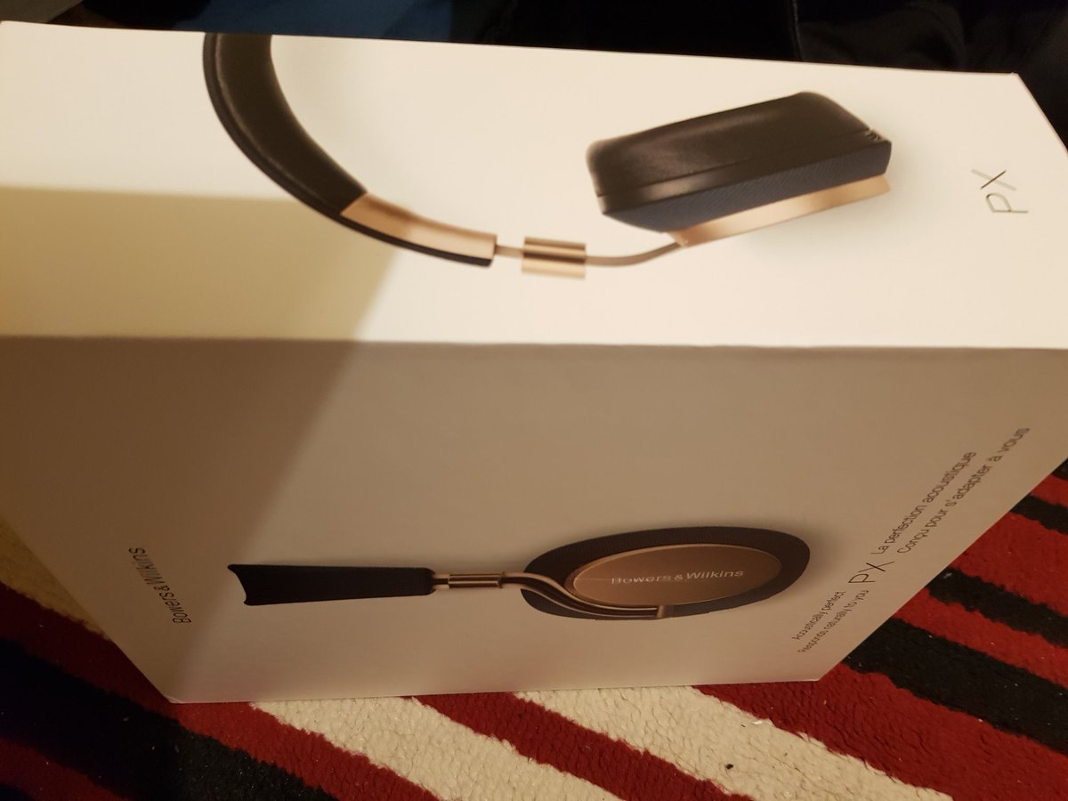 BlockVerify's tweet image. Fake headphones and weights in original B&amp;amp;W PX box direct from @amazon unbelievable! How many hours of a battery life out of these? Decided not to try the sound :) @BowersWilkins #PXWireless #travelmusthaves @FakeBritainTV @AmazonHelp @AmazonUK #bowerswilkinspx #bowerswilkins