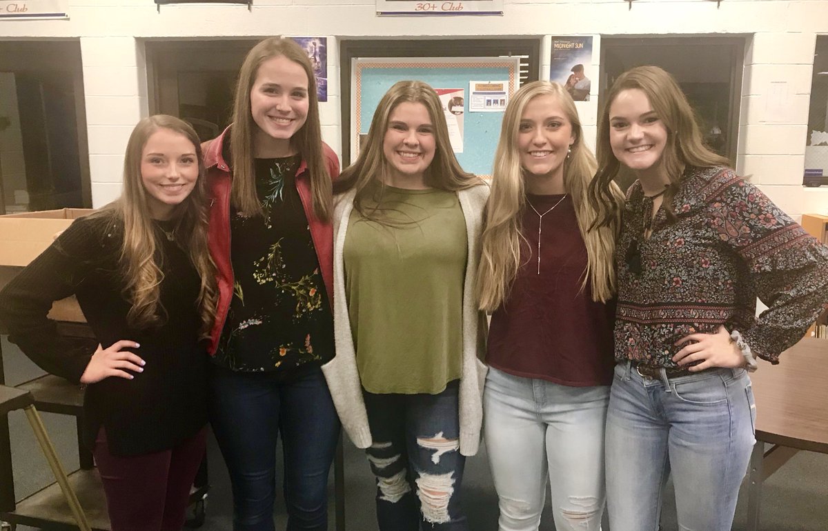 VHS_Vball's tweet photo. Volleyball Banquet! 🎉🎉🎉 https://t.co/iq1Enqkg6R
