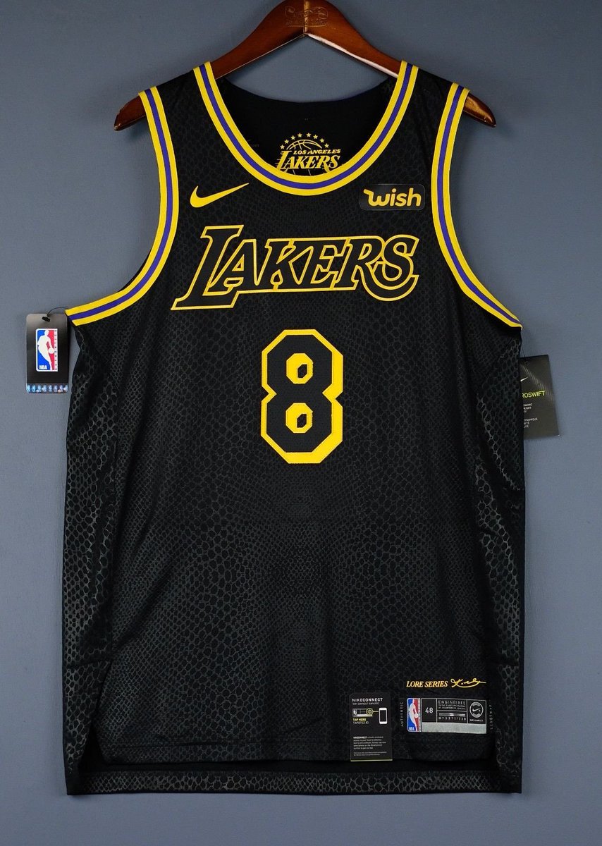 Purple And Gold Brasil On Twitter Comparativo Das City Editions Do Los Angeles Lakers Na Era Nike Na Esquerda A Edicao Desta Temporada Na Direita A Black Mamba Edition Usada Na Season