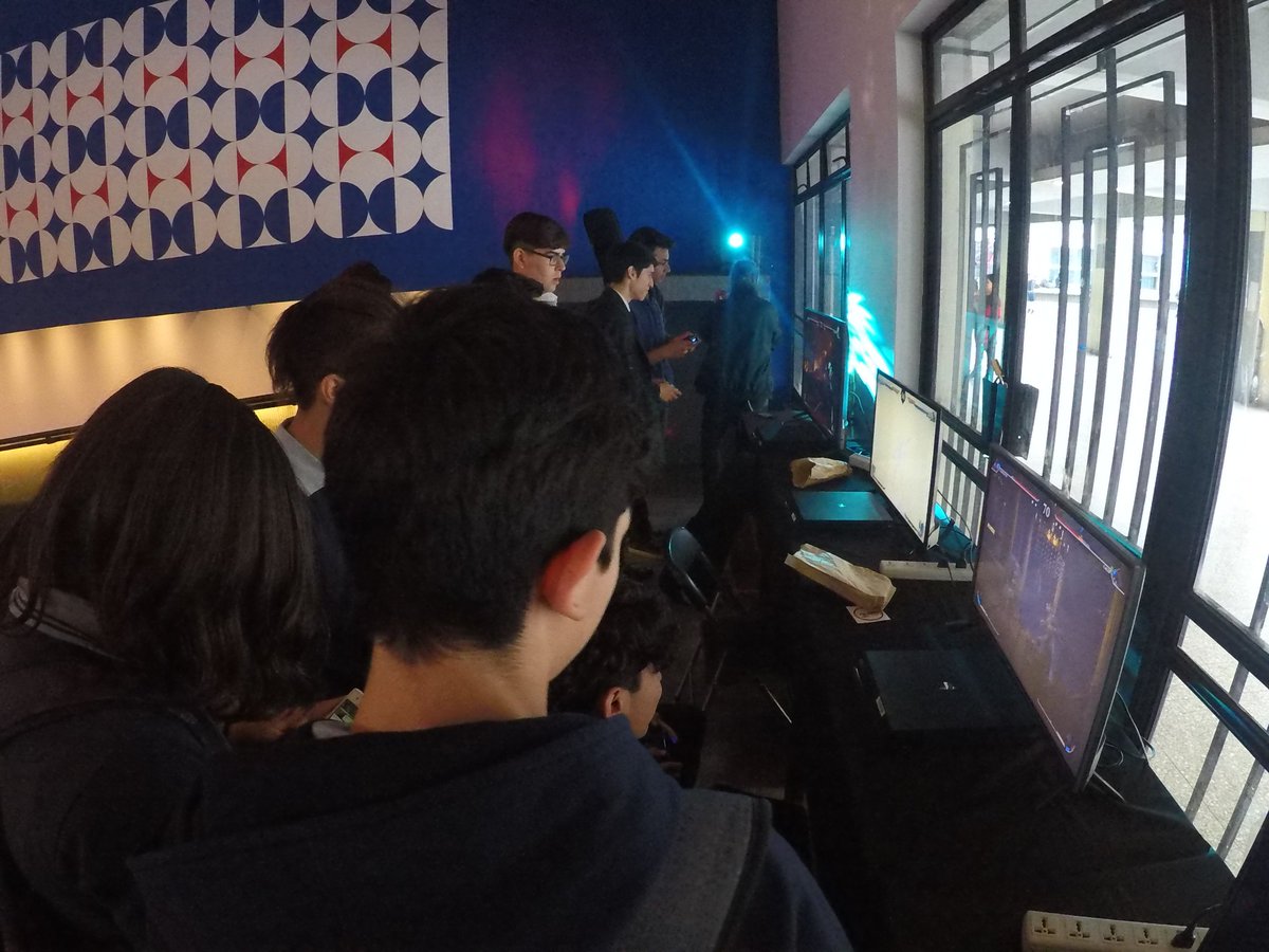 ETCMcflyChile's tweet photo. ¡Hoy junto a @javieraltman estuvimos presentes en el evento #ACSummit 2018 con #OmenofSorrow!
#ATTACK
Mañana nos vamos a la Plaza de la Constitución con el juego. https://t.co/rN7UGO49Cd