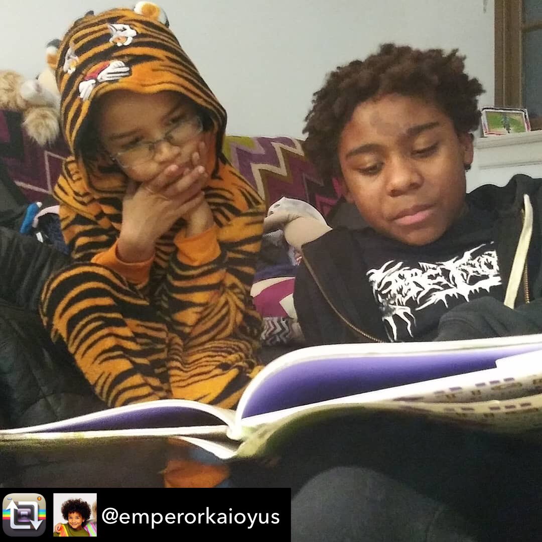 MelindaTheMovie's tweet photo. #happinessis when you #bigbrother @danielgcunningham from @melindathemovie comes by to visit and reads you a #bedtimestory
#blessedandhighlyfavored #greatful #curlyhaired #boy #childactor #childmodel #workingkid #blasian #blackboyjoy #indianactor ##mixedkids #actor #kidscasting https://t.co/5VxMRi7UUX