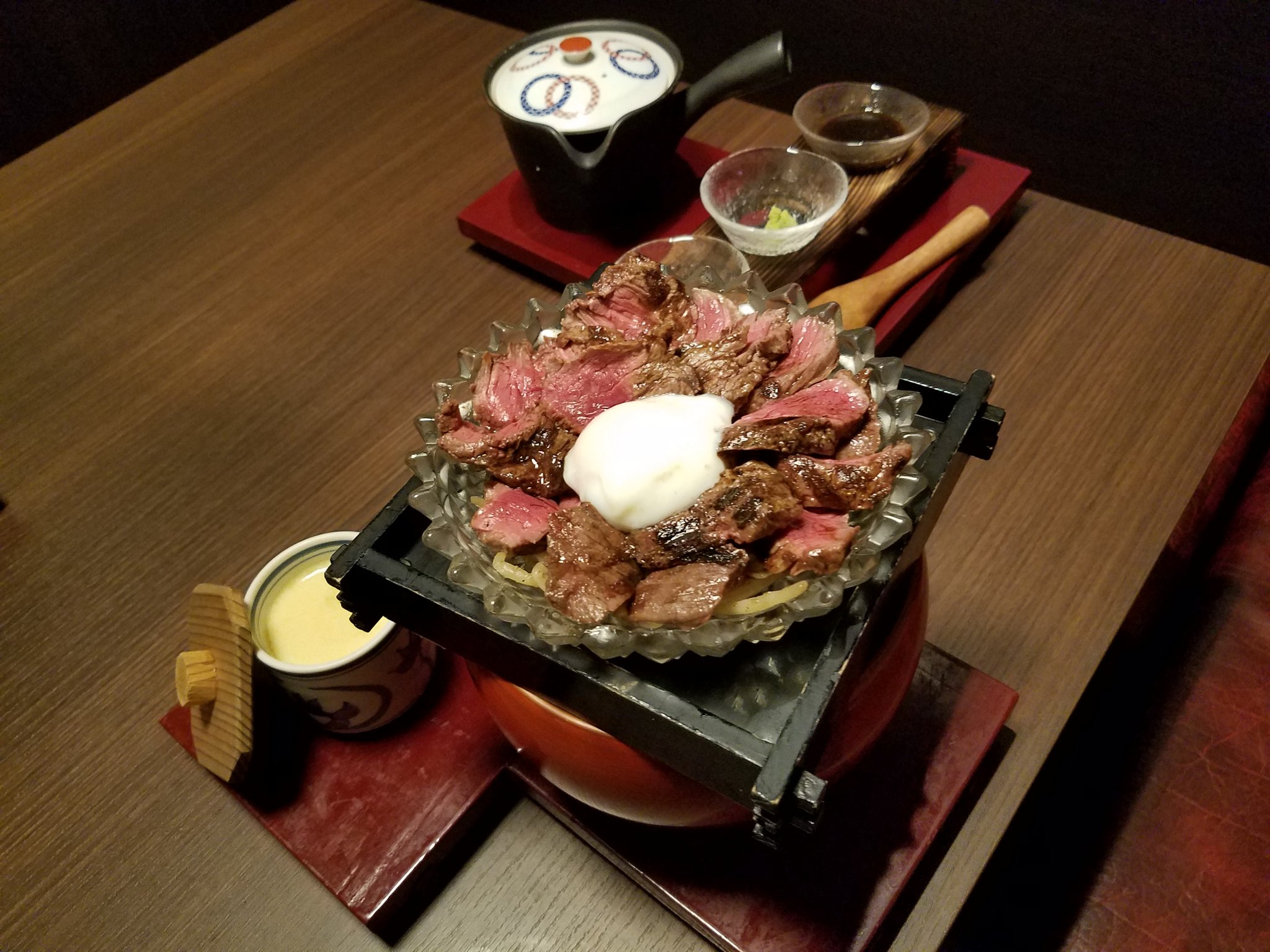 にゃん吉 特選牛ステーキ茶漬け到着 私が知っているお茶漬けではない 花蕾 ランチ 私の知らないお茶漬け T Co Fswiezrvvf Twitter