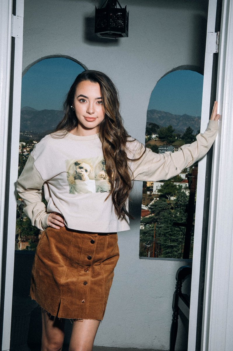 veronicamerrell's tweet image. Finally going to change my profile picture! Please help me decide between these 3 pics by voting in the poll in the thread of this tweet