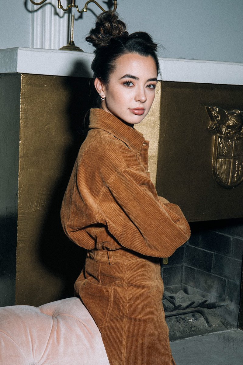 veronicamerrell's tweet image. Finally going to change my profile picture! Please help me decide between these 3 pics by voting in the poll in the thread of this tweet