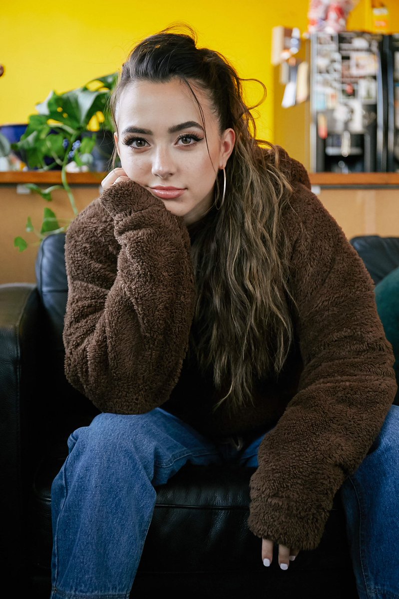 veronicamerrell's tweet image. Finally going to change my profile picture! Please help me decide between these 3 pics by voting in the poll in the thread of this tweet