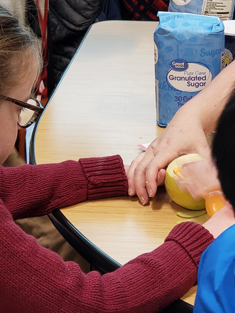 CoombsClass's tweet image. Amazing time baking and wonderful Thanksgiving Feast. @CoombsClass @DukeElem