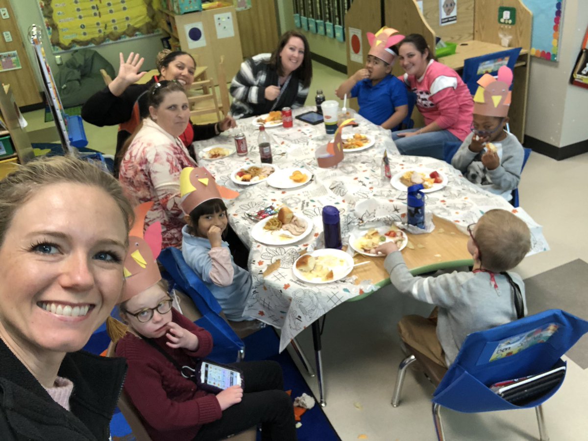 CoombsClass's tweet image. Amazing time baking and wonderful Thanksgiving Feast. @CoombsClass @DukeElem