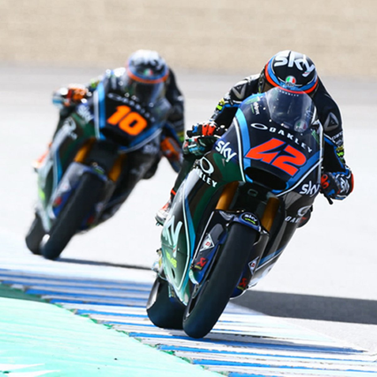 AEROPORTOTRS's tweet photo. Vola da #TriesteAirport a #Valencia per l'ultimo appuntamento della stagione con il #Motomondiale del 18 novembre e sostieni i nostri colori.
Festeggia con Pecco Bagnaia la vittoria del mondiale di #Moto2.
#flights #voladatrieste #polointermodale #intermodalhub #Spain https://t.co/nbhnbSl5P8