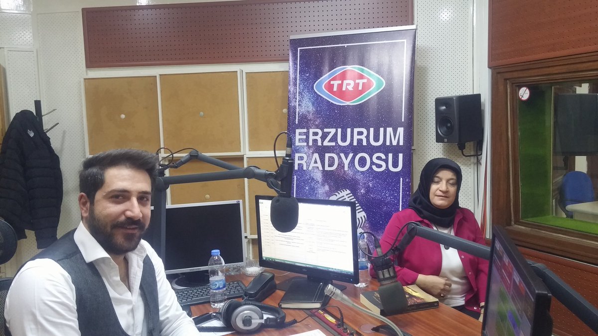 Tansu Köse Yurdagül (@tansuyurdagul) on Twitter photo Divan Edebiyatimizdan kosemizin konugu Ataturk Universitesi Edebiyat Fak. Turk Dili ve Edb. Eski Turk Edebiyatindan Dr ogretim uyesi Nazire Erbay konugumuz. <a href="/TRTErzurum/">TRT Erzurum Radyosu</a> Divan Edebiyatimizdan kosemizin konugu Ataturk Universitesi Edebiyat Fak. Turk Dili ve Edb. Eski Turk Edebiyatindan Dr ogretim uyesi Nazire Erbay konugumuz. <a href="/TRTErzurum/">TRT Erzurum Radyosu</a>