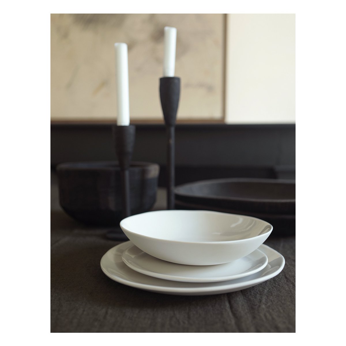 demodebydemode's tweet photo. On adore nos assiettes fleurs, mais pour les mettre en valeur, quoi de mieux que le blanc cassé. Retrouvez notre collection en boutique et sur https://t.co/86UZQgVqG2 #demodeparis https://t.co/u3DLDzXVWV