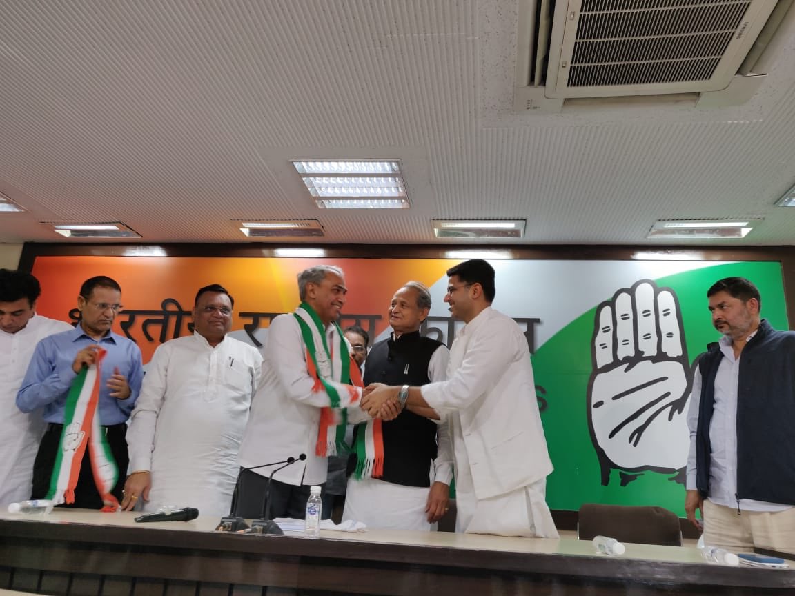 INCRajasthan's tweet photo. बीजेपी के दौसा सांसद श्री हरीश मीणा जी ने कांग्रेस पार्टी के वरिष्ठ नेताओं की मौजूदगी में कांग्रेस की सदस्यता ग्रहण की | हम आशा करते है कि आप कांग्रेस पार्टी को अपना अमूल्य योगदान प्रदान करेंगे l @INCIndia https://t.co/m5qg6EOckt