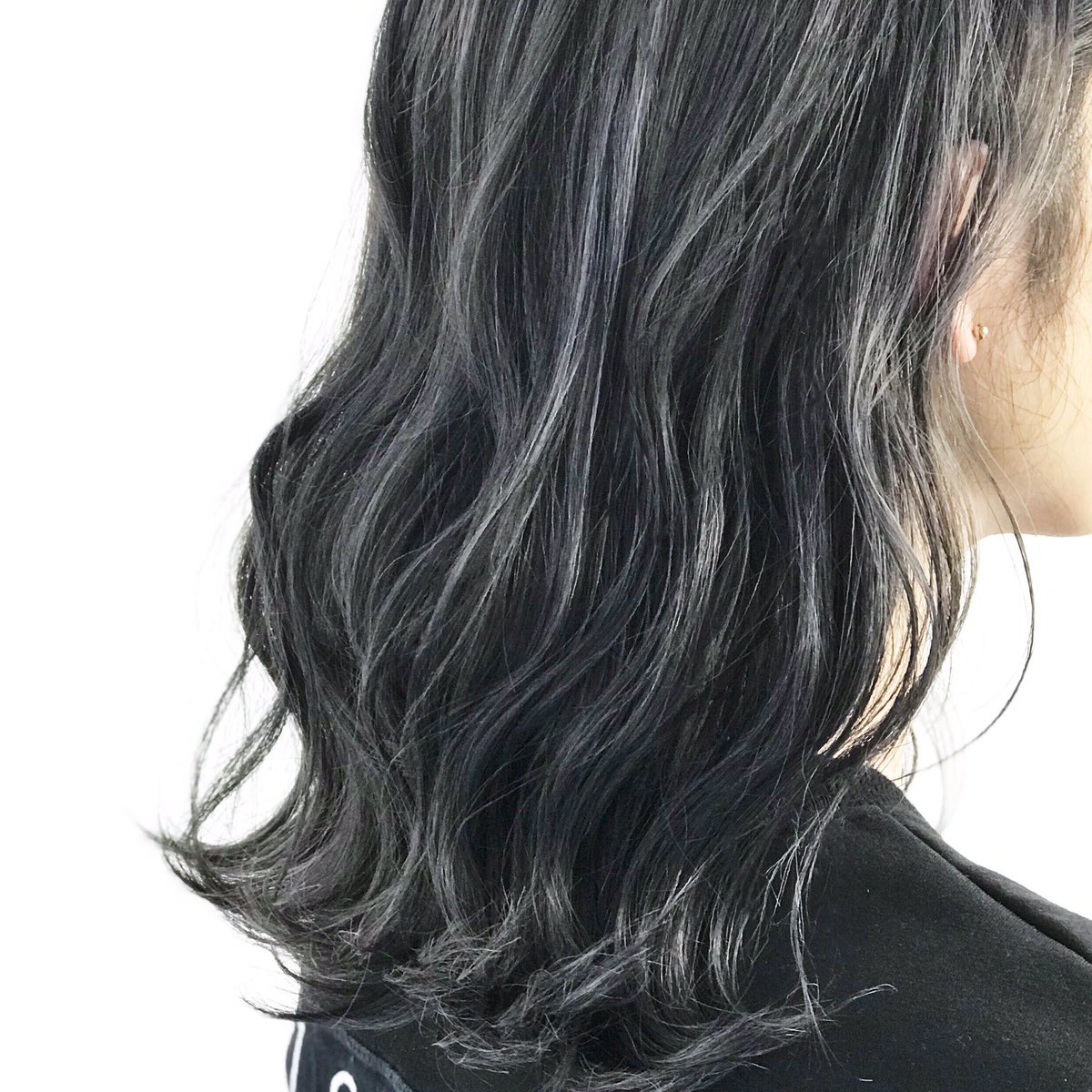 Twitter पर 齊藤安弘 アマンドールマネージャー ブラッククローバー黒の暴牛 アスタ が好きということでハイライトで2 5次元カラーしましたよ グレイっぽいハイライトにベースは黒にとしっかり色を抑えてコントラストハイライで仕上げました T
