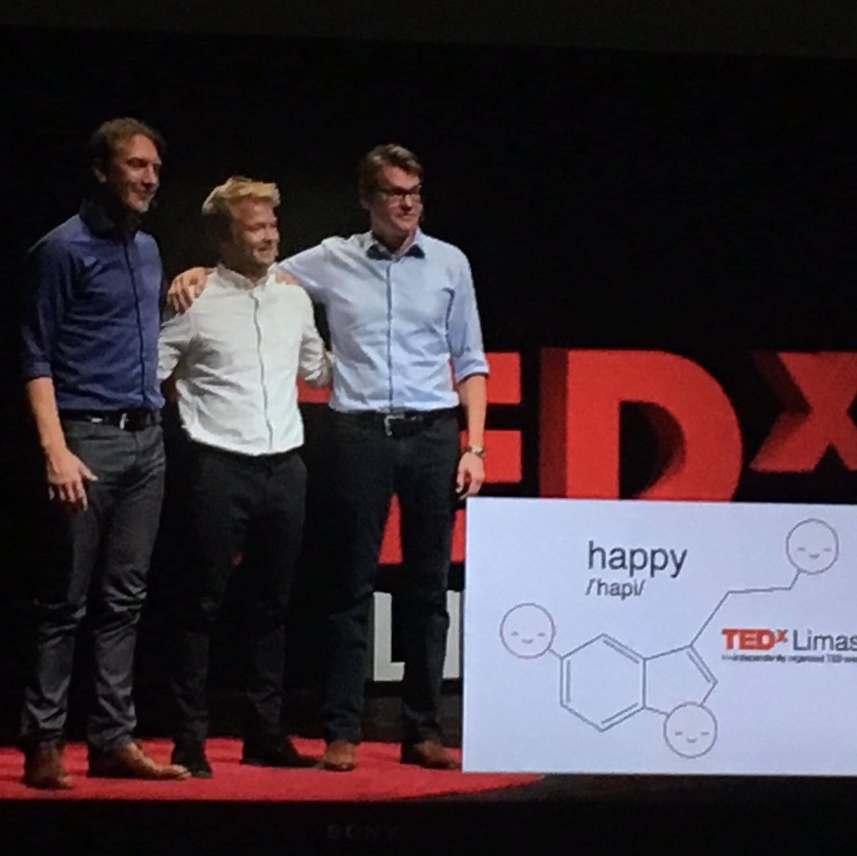 Rasmusssc's tweet photo. Alle ved det. Relationsarbejdet i verdens skoler er afgørende, men meget få prioriterer det. Det har vi netop holdt en TED Talk om.... #skolechat #skolepol https://t.co/zMteZnIH7y
