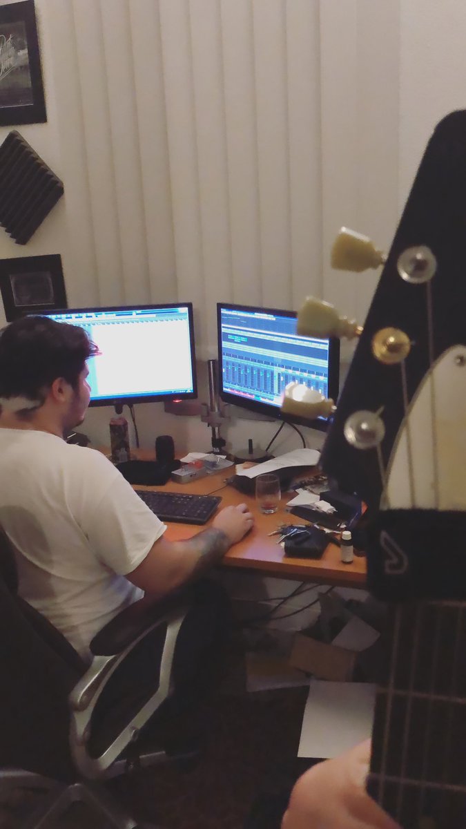 HauntConfession's tweet photo. Hangin out 🎸 https://t.co/uqajBPsLtu