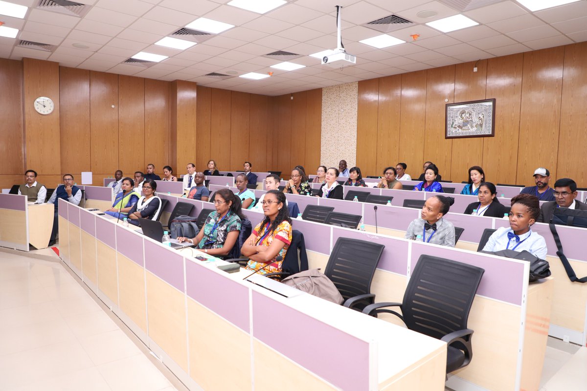 LabourMinistry's tweet photo. 33 participants from 27 countries including Afghanistan, Armenia, Bangladesh, Bhutan, Botswana, Colombia, Ethiopia, Fiji, Honduras, PDR, LAOS & Madagascar are participating in VVGNLI's #InternationalTrainingProgramme on “Labour and Employment Relations in a Global Economy”. https://t.co/HawVESF8sQ